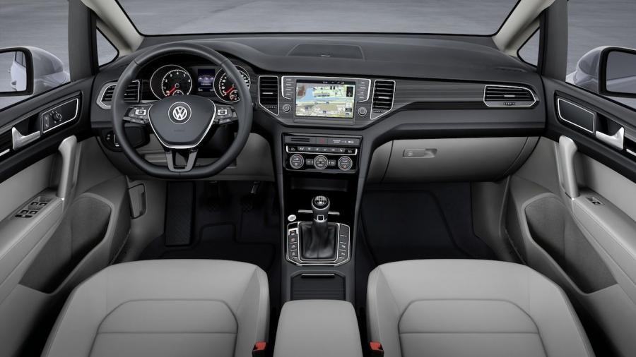  Volkswagen Golf Sportsvan Concept 2013 года  (фото 2 из 14)